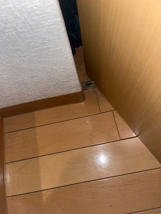 クローゼットの扉が外れた（大阪市北区）の施工前の写真2