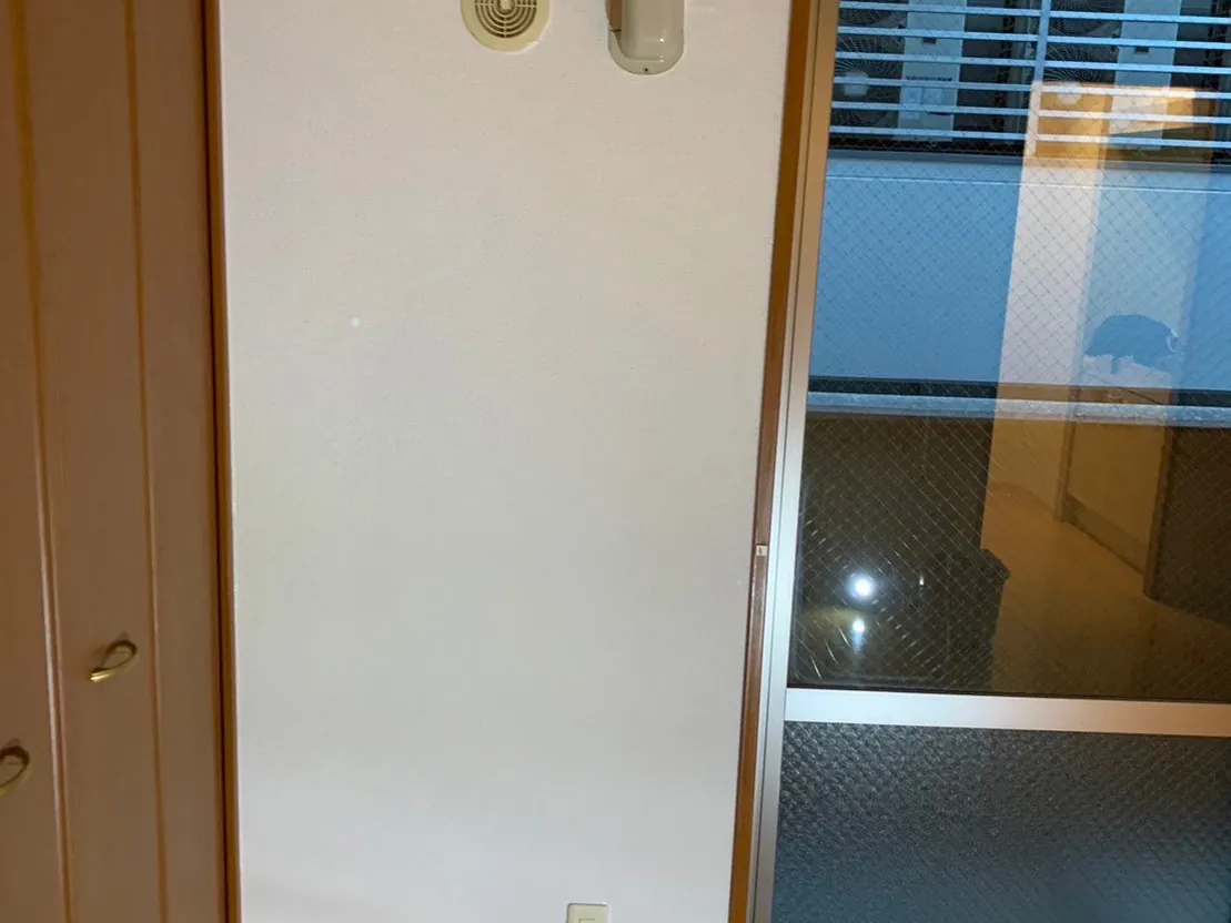 エアコンの水漏れで壁と床が濡れたの施工後