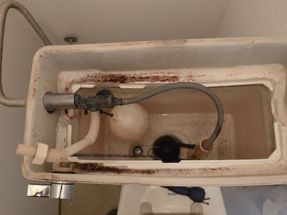 トイレタンクの水漏れ修理の施工前
